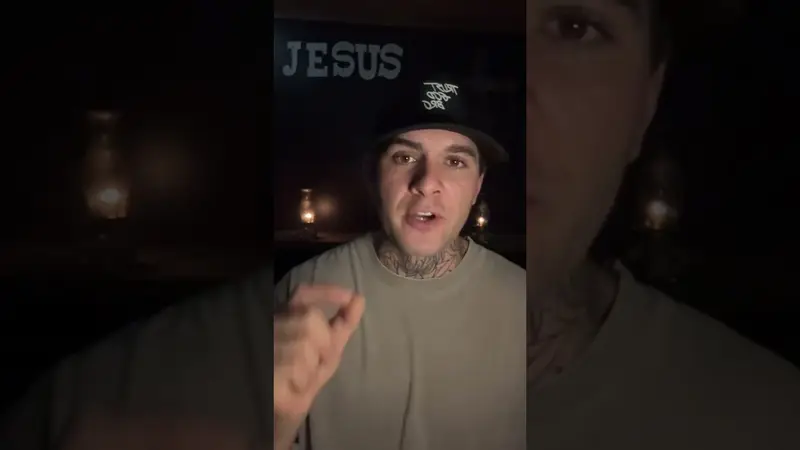Original video cover: Wyatt criticizes police in his city